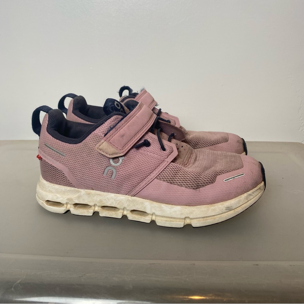 On Cloud Girls Running Sneaker Size 13